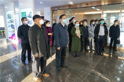 12月14日，張家界市政協(xié)黨組書記、主席歐陽斌一行來到張家界高新區(qū)萬眾實(shí)業(yè)集團(tuán)有限公司，宣講黨的二十大精神